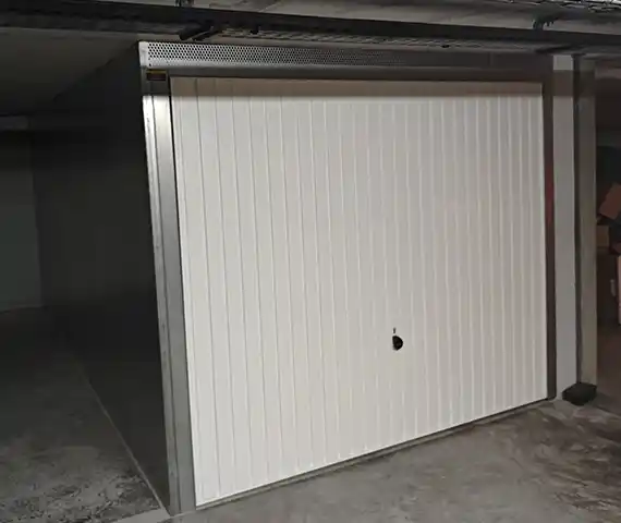 Boxage de place de parking au Cannet près de Cannes avec pose de porte de garage basculante