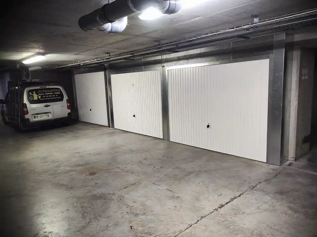 Boxage de place de parking avec pose de porte de garage au Cannet (06)