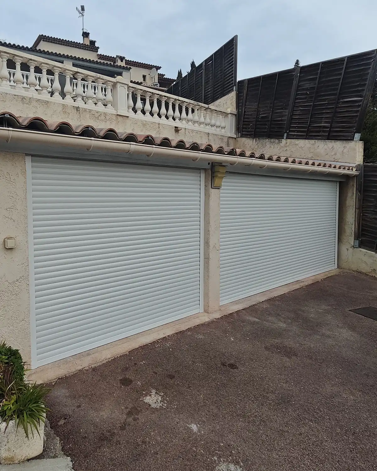 Installation de volet roulant pour garage à Cannes (06)