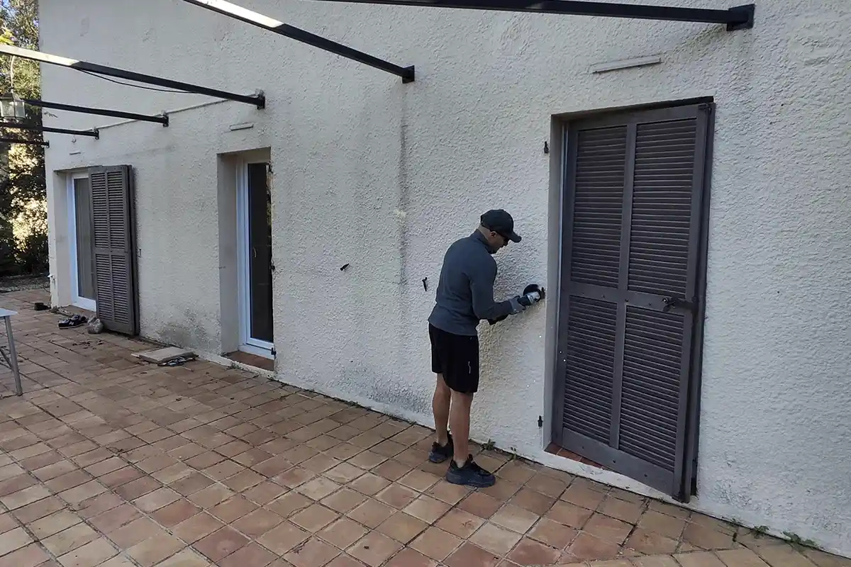 Installation volets roulants solaires somfy valbonne avant