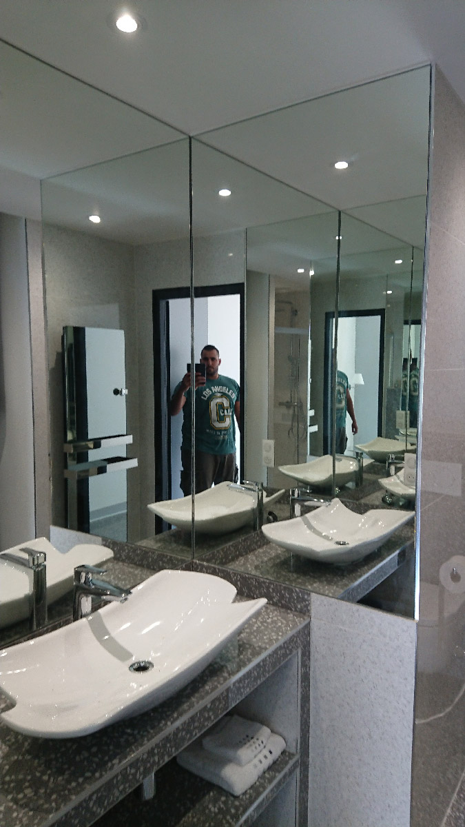 Pose miroir salle de bain Cannes (06)