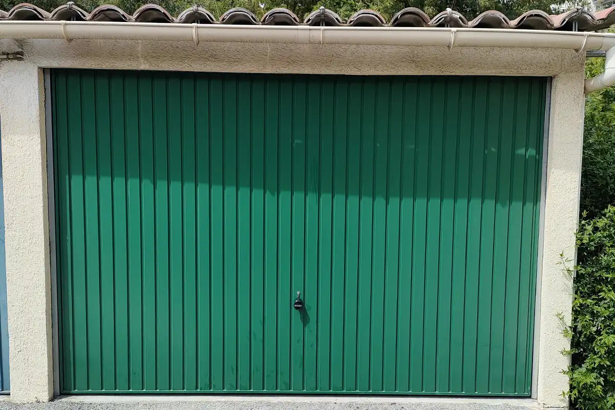 Remplacement de porte de garage à Mandelieu près de Cannes